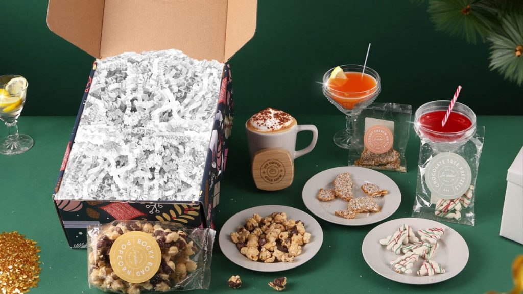 35 Best Holiday Gift Boxes For Employees & Clients 🎁